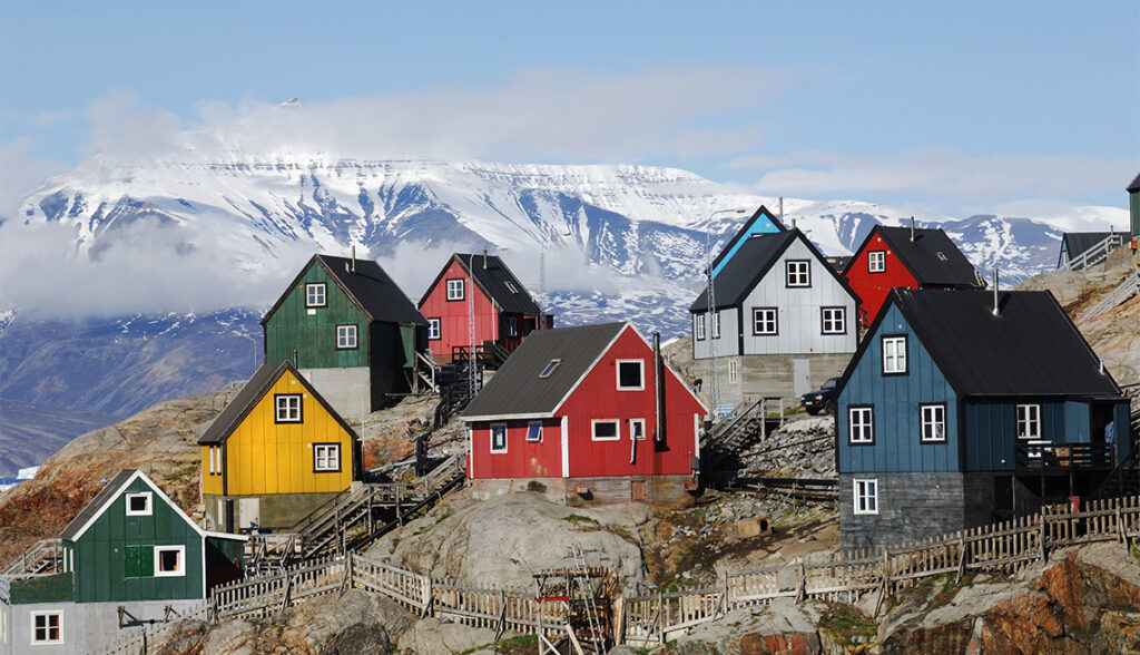 what is the best time for greenland tourism?