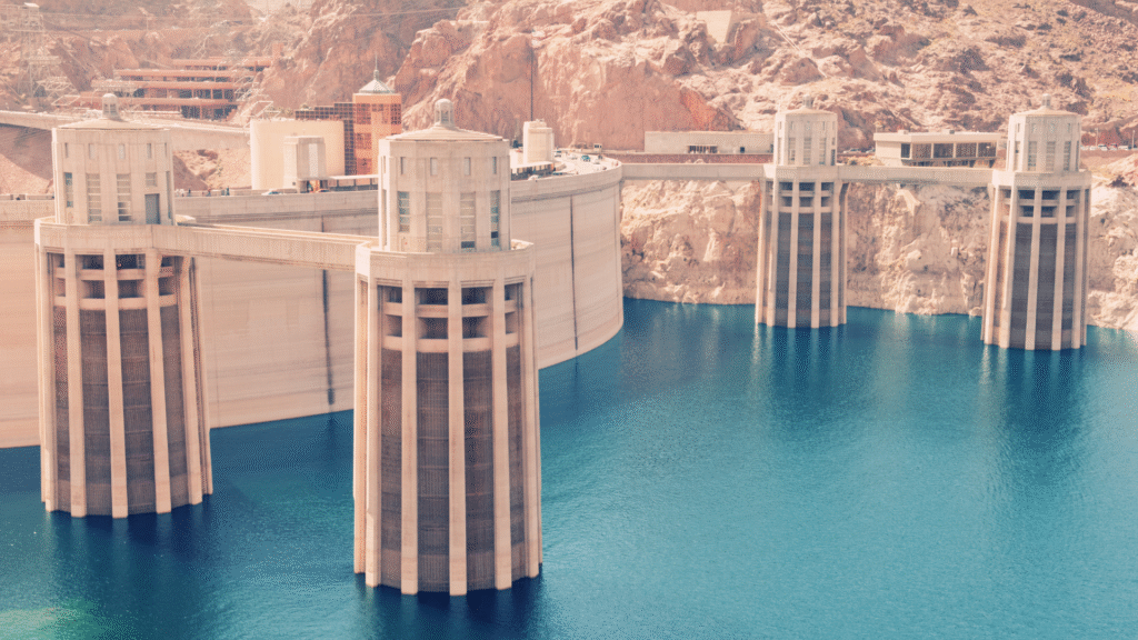 do hoover dam tours run everyday?