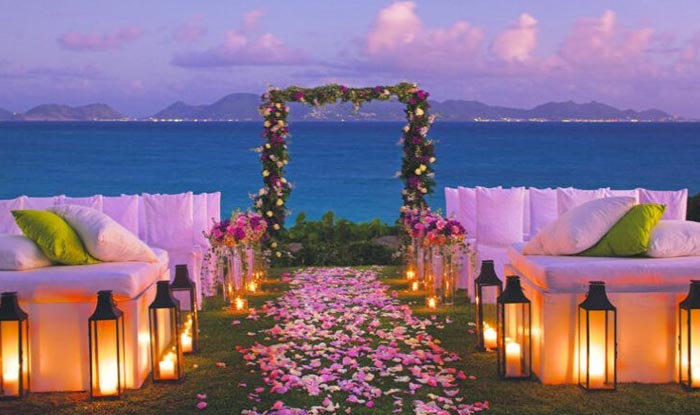 are best destination wedding venues practical for groups?