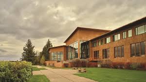 what dining options are offered at jackson lake lodge?