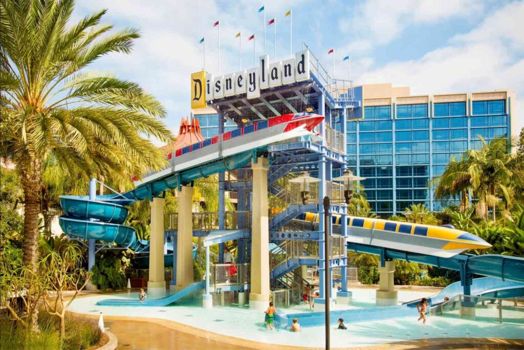 what are benefits of cheap hotels near disneyland?