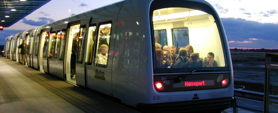 does copenhagen public transport operate at night?