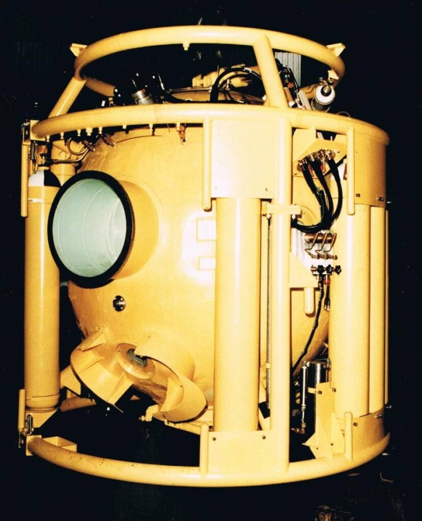 how does diving bell operates under water?