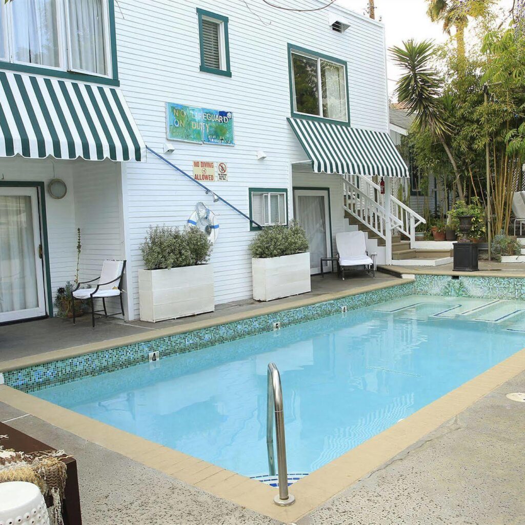 what amenities are offered by san vicente bungalows?