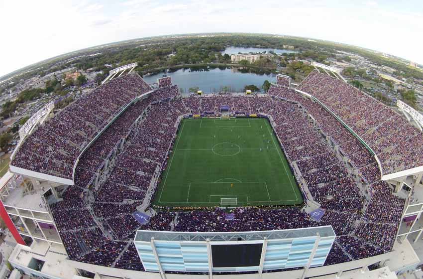 what is the seating capacity of camping world stadium?