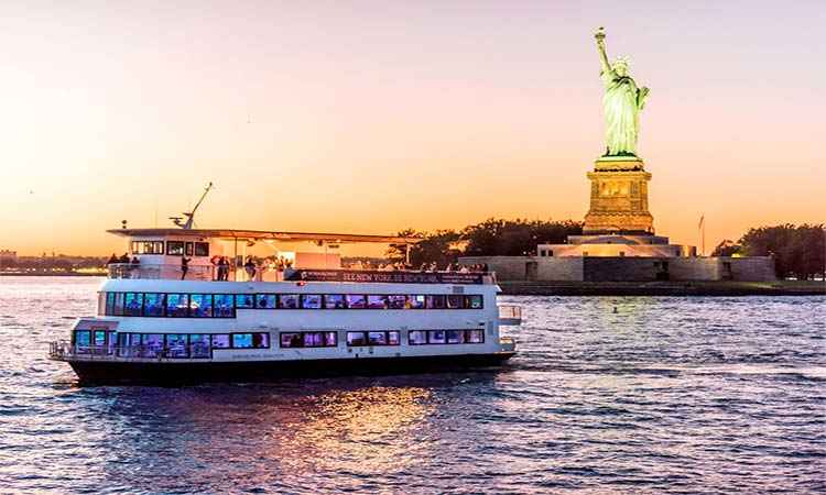 write briefly about how long is ferry to statue of liberty?