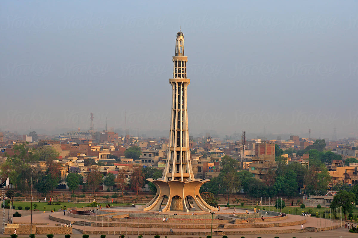 what are famous monuments in Pakistan?