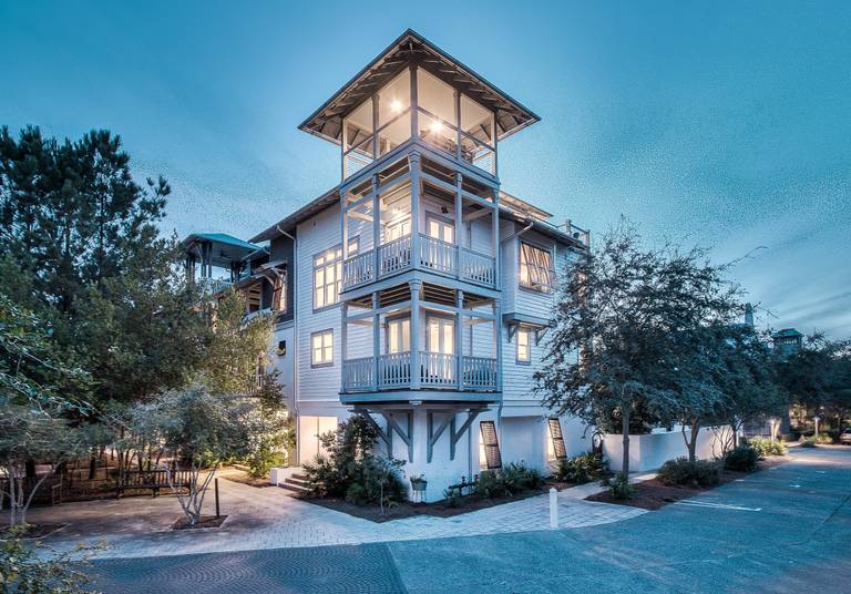 what are features of rosemary beach vacation rentals?